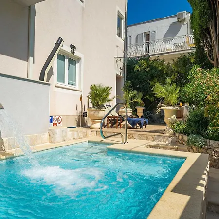 Aura - Comfort 1 With Shared Swimming Pool *