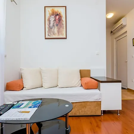 Aura - Comfort 1 With Shared Swimming Pool *