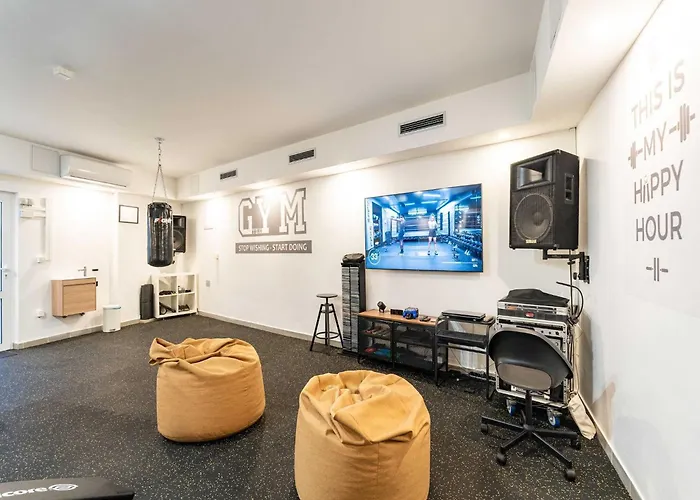 Aura - Comfort 1 With Shared Swimming Pool דירה *